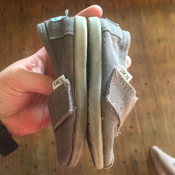 Tom’s toddler Gray crossover, Velcro slip on shoes - Picture 3 of 6
